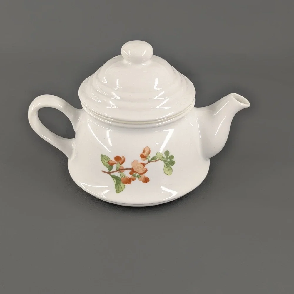 Toscany Collection Japan Camomile Floral Ceramic Teapot with Infuser White